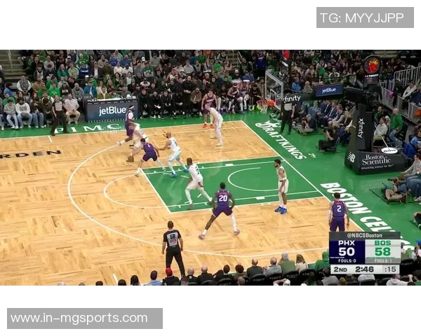 布克第三节强势回归5投4中砍下12分助力球队成功反超比分